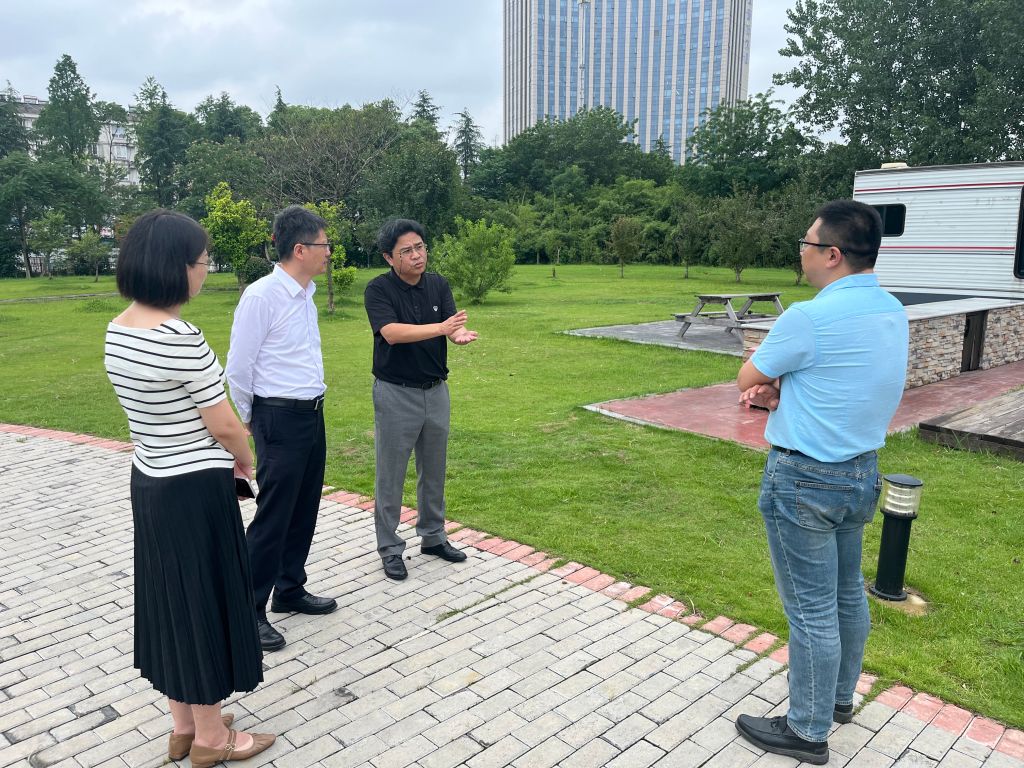 实训基地参观.jpg